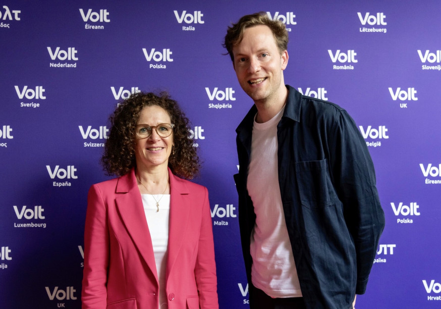 Foto von Damian Boeselager und Sophie in 't Velt, europäische Spitzenkandidierende von Volt